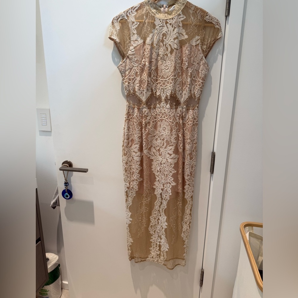Elegant Lace Midi Dress